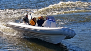 Надувная лодка с жестким дном - это повышенная безопасность и комфорт.