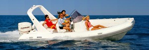 В лодке могут быть деревянные или пластиковые пайолы.