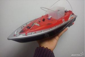 Радиоуправляемый кораблик для завоза прикормки 
