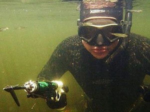 Как правильно охотиться на сома под водой?
