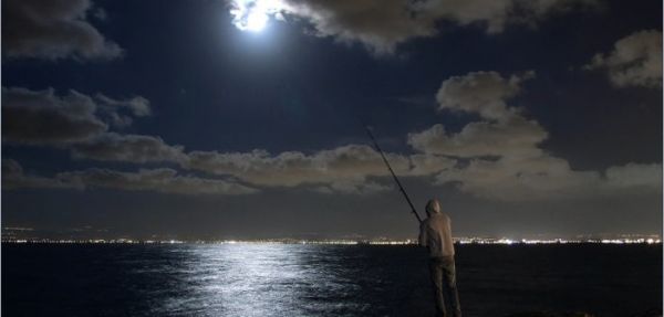 рыбалка в лунную ночь